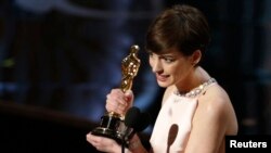 FILE - Anne Hathaway accepts the award for best supporting actress for her role in "Les Miserables" at the 85th Academy Awards in Hollywood, California, Feb. 24, 2013.