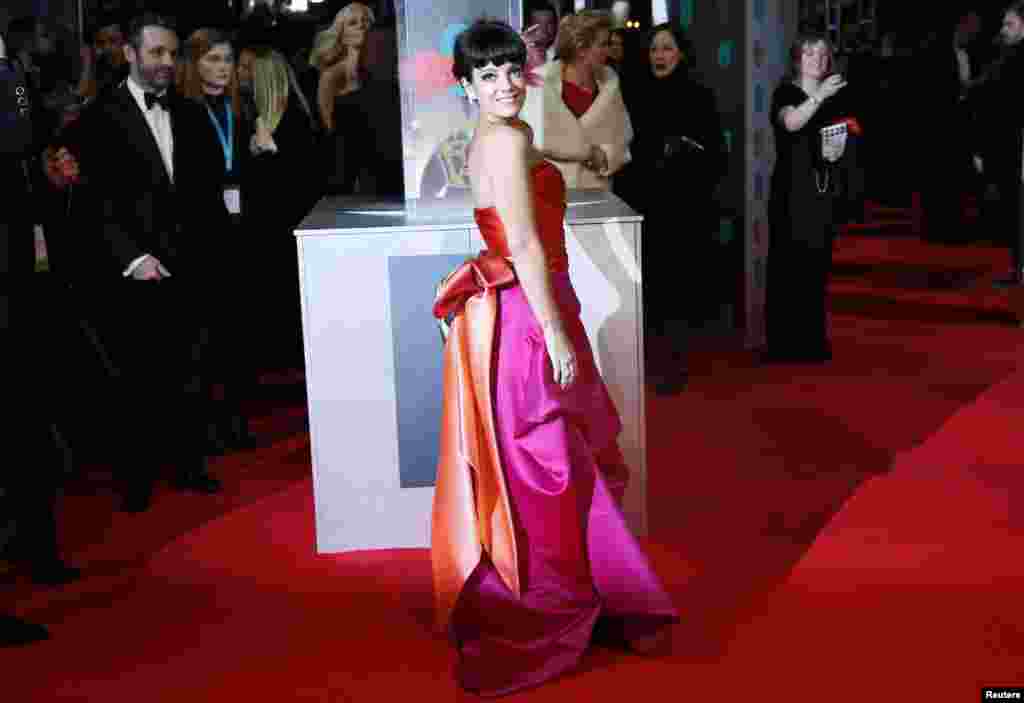Lily Allen chega aos Prémios BAFTA&nbsp; da Academia Britânica de Artes e Cinema, na Royal Opera House em Londres Fev. 16, 2014. REUTERS/Suzanne Plunkett 
