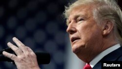 El presidente de EE.UU., Donald Trump, dice que hay poco apoyo político para aumentar el requerimiento de edad para comprar armas de fuego.
