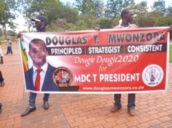 Douglas Mzonwora's supporters (VOA)