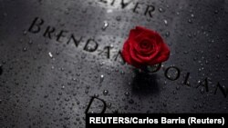 Memorijal žrtvama terorističkog napada na Svetski trgovinski centar 11. septembra 2011. (Foto: Reuters/Carlos Barria)