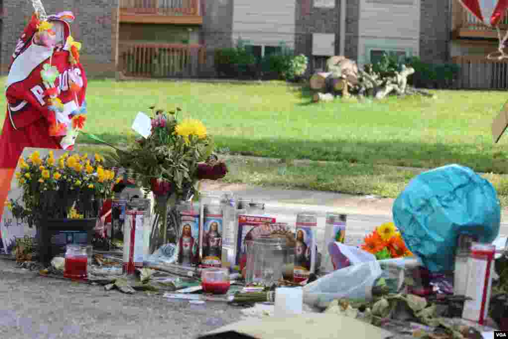 An tribute in honor of teenager Michael Brown who was shot and killed by a police officer, Ferguson, Missouri, Aug. 24, 2014. (Gesell Tobias, VOA)