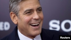 Cast member George Clooney arrives for the premiere of his movie "The Monuments Men" in New York, Feb. 4, 2014. 