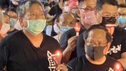香港支聯會主席李卓人（左）表示，數以萬計香港人在警方反對下，仍然參與維園六四31周年燭光集會，反映香港人心不死、燭光不滅，延續30年的維園燭光之海在香港人心中有特別的象徵意義 （攝影：美國之音湯惠芸）