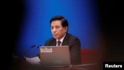 장예쑤이 중국 외교부 부부장 4일 전국인민대표대회개막 하루 앞두고 기자회견을 하고 있다.