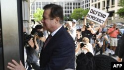 Paul Manafort prilikom dolaska na jedno od ranijih ročišta u Washingtonu, 15. juna 2018. (Foto: AFP)