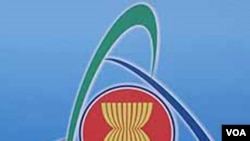 Logo pertemuan ASEAN ke-17 di Hanoi, Vietnam.