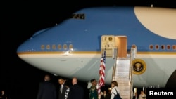 Le président Barack à la base aérienne Waterloof, en Afrique du Sud REUTERS/Jason Reed 
