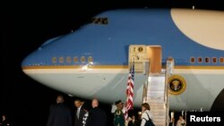 Le président Barack à la base aérienne Waterloof, en Afrique du Sud REUTERS/Jason Reed