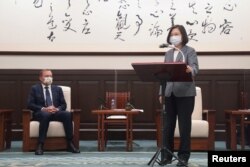 台湾总统蔡英文在台北会晤到访的澳大利亚前总理阿博特。（2021年10月7日）