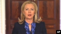 Secretary of State Hillary Clinton announces the easing some U.S. sanctions against Burma, April 4, 2012. 