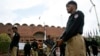 افراد مسلح دو منسوب پولیس پاکستان را کشتند 