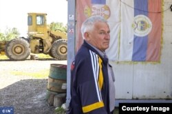 Političar Živan Jakšić Žića kaže da se decenijama iz zemljišta uz Drinu vadi šljunak za lokalne puteve: „Zato su ona jezera ostala. Trebalo je od Pavlović mosta uraditi put do iza Bijeljine“ (Foto: CIN)