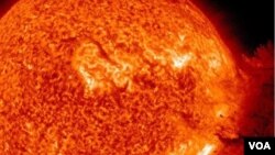 Coronal Mass Ejections (CME) adalah milyaran ton awan yang sangat panas dan partikel yang bermuatan listrik yang disemburkan ke antariksa dari lapisan atas atmosfir matahari.