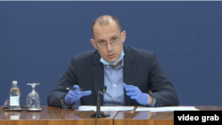 ARHIVA - Ministar zdravlja Zlatibor Lončar na konferenciji za štampu Kriznog štaba za borbu protiv koronavirusa, tokom prvog talasa epidemije. 