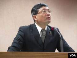 台湾在野党亲民党立委李桐豪 (美国之音 张永泰拍摄)