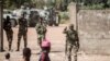 Des troupes sénégalaises bivouaquent à la frontière de la Gambie en attendant les ordres