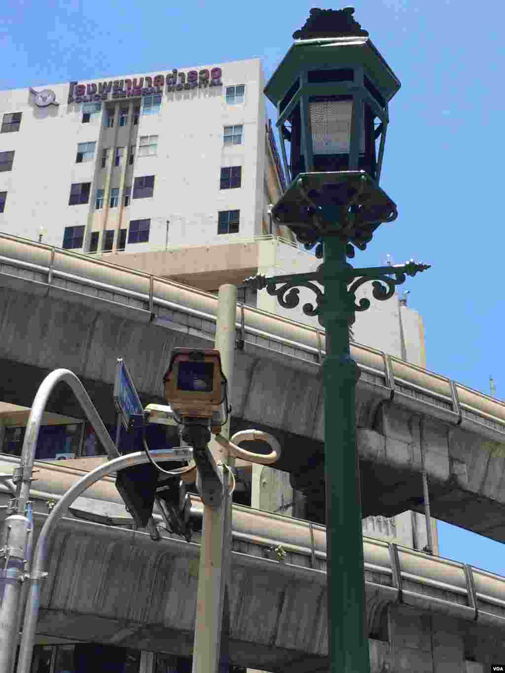 A security camera near the Erawan shrine, Aug. 19, 2015. (Steve Herman/VOA News)