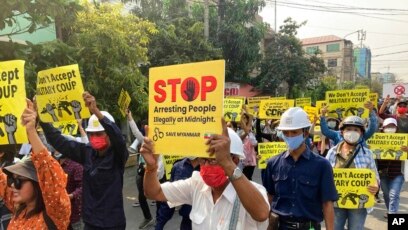 缅甸民众继续示威再有多人被军警打死一天前几十人丧生中国工厂被烧
