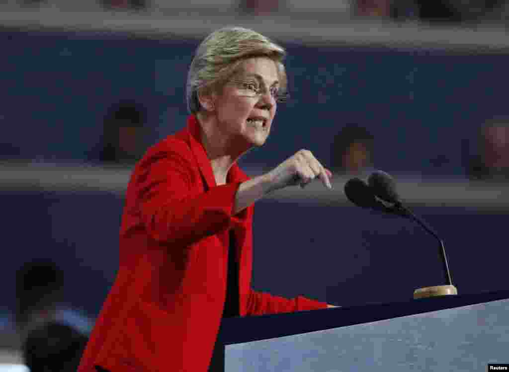 La sénatrice Elizabeth Warren parle lors de la convention démocrate à Philadelphie, Pennsylvanie, le 25 juillet 2015.