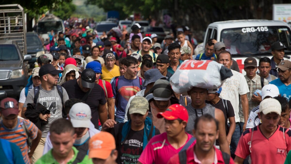 Thousands of Migrants Head to U.S. Border