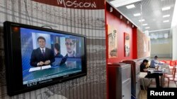 A television screen shows former U.S. spy agency contractor Edward Snowden during a news bulletin at a cafe at the Moscow's Sheremetyevo airport, Russia, June 26, 2013.