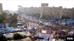 The area around the Rabaa Adiweya mosque has been packed with Muslim Brotherhood supporters sleeping in tents for over a month. Critics say families bring children to protect them from police forcibly dismantling the sit-in. (H. Elrasam for VOA)