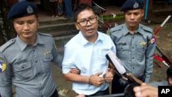 El periodista Wa Lone y su colega se han declarado no culpables.