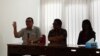 (Ki-Ka) Koordinator Advokasi BPJS Watch Timboel Siregar, Ade Armando, Korban RA, dalam konferensi pers, di Jakarta, Jumat, 28 Desember 2018. (Foto: VOA/Ghita)