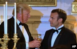 Los presidentes de EE.UU. y Francia comparten un brindis en la cena de gala que Donald Trump ofreció a Emmanuel Macron en la Casa Blanca. Abril 24 de 2018.