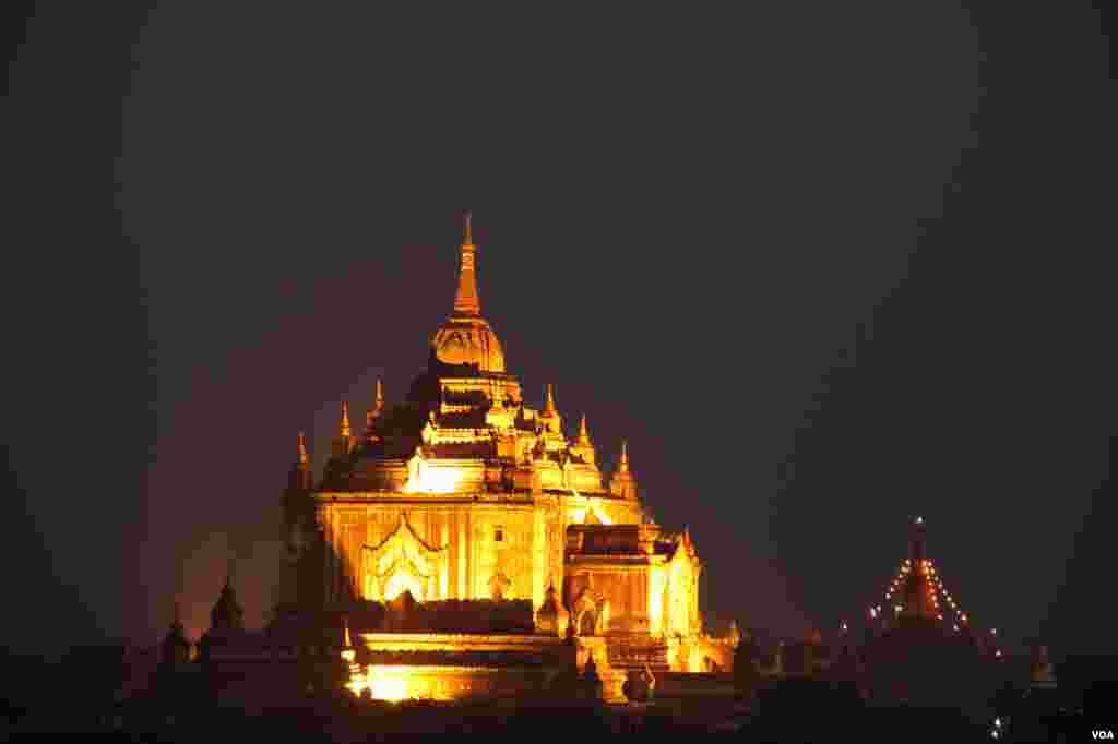 Burma's ancient royal capital Bagan is home to more than 3,000 temples and shrines. (D. Schearf/VOA)