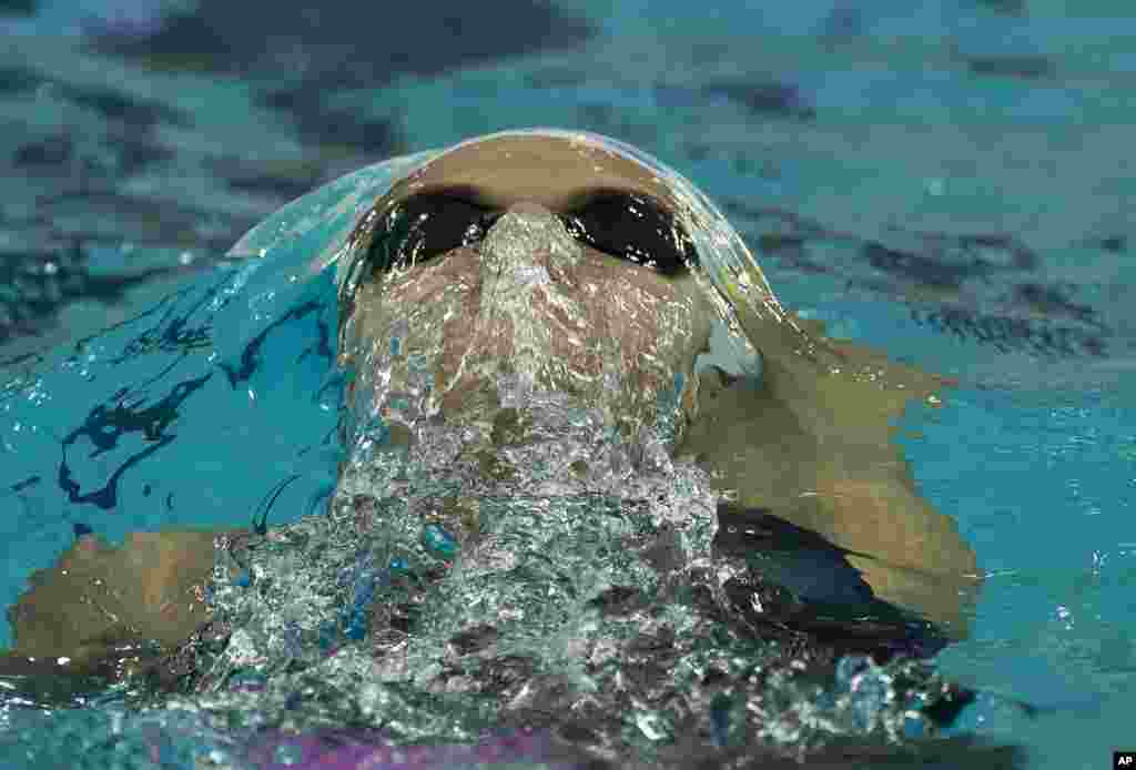 Ukraine&#39;s Daryna Zevina competes in the Women&#39;s 200-meter backstroke final at the Fina Swimming World Cup at National Aquatic Center in Beijing, China.