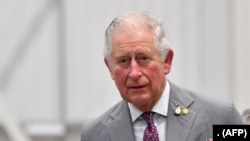 Pangeran Charles, pewaris takhta kerajaan Inggris, keluar dari pengisolasian diri selama tujuh hari setelah dinyatakan dalam kondisi kesehatan yang baik, Senin, 30 Maret 2020. (Foto: dok).