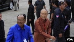 FILE PHOTO - General Pol Saroeun, left, and General Sao Sokha, right, are pictured entering a ceremony in Phnom Penh, Cambodia, July 2017. (Aun Chhengpor/VOA Khmer)