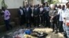 Saisie d'armes blanches et de drogues par la police à Abobo, à Abidjan, le 8 juin 2017. (VOA/Georges Ibrahim Tounkara)