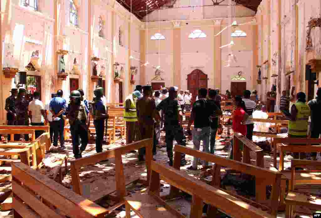 عید پاک خونین در سری&zwnj;لانکا - نمایی از داخل یک کلیسا بعد از حمله روز یکشنبه در شمال پایتخت سری&zwnj;لانکا