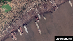 선박의 무덤으로 알려진 인도 알랑(Alang) 항을 촬영한 구글어스 위성사진.