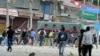 سری نگر: شدید مظاہرے، عسکریت پسندوں کے حملے میں چھہ پولیس والے ہلاک