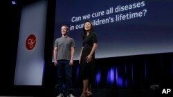 2017年捐赠了20亿美元的脸书首席执行官扎克伯格和他妻子普莉希拉·陈
