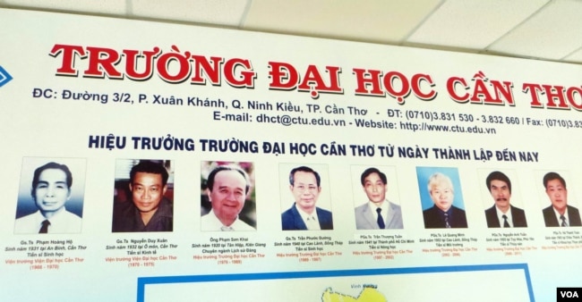 Những Hiệu trưởng Viện Đại học Cần Thơ từ ngày thành lập tới nay; từ trái, 1. GS Phạm Hoàng Hộ, 1966-1970; 2. GS Nguyễn Duy Xuân, 1970-1975; 3. Ông Phạm Sơn Khai, 1976-1989; 4. GS Trần Phước Đường, 1989-1997; 5. TS Trần Thượng Tuấn, 1997-2002; 6. TS Lê Quang Minh, 2002-2006; 7. GS Nguyễn Anh Tuấn, 2007-2012; 8. TS Hà Thanh Toàn, 2013 đến nay. [nguồn: tư liệu Lê Anh Tuấn]