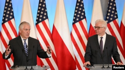 Ngoại trưởng Mỹ Rex Tillerson (trái) và Ngoại trưởng Ba Lan Jacek Czaputowicz phát biểu tại một cuộc họp báo ở Warsaw, Ba Lan, ngày 27 tháng 1, 2018.