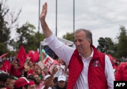 Jose Antonio Meade, Mexico's presidential candidate for Todos por Mexico, a coalition of the PRI, PVEM and Nueva Alianza parties, waves during a campaign rally in Morelia, Michoacan state, Mexico June 25, 2018.