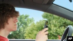 การใช้โทรศัพท์มือถือขณะขับรถ เป็นสาเหตุนำของการเสียชีวิตในบรรดาผู้ขับขี่วัยรุ่นในสหรัฐ