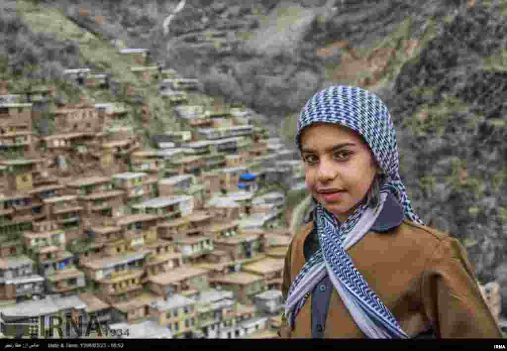 روستای &laquo;تنگی سر&raquo; یکی از روستاهای پرجمعیت شهرستان سنندج به شمار می رود که در مسیر چشمه های منتهی به رودخانه سیروان قرار دارد.