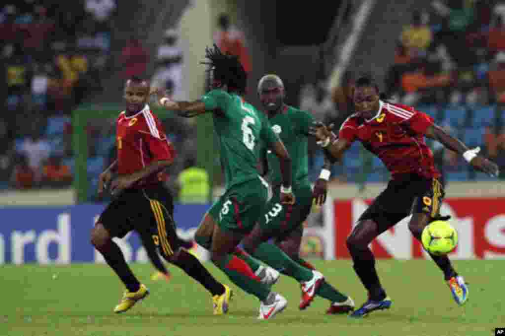 Angola - Burkina Faso, o primeiro jogo das Palancas Negras, no CAN 2012, no Estádio de Malabo, a 22 de Janeiro