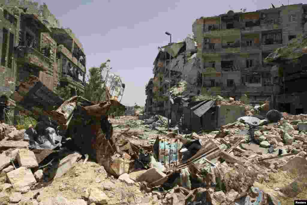 A street with damaged buildings in Aleppo's Karm al-Jabal district, June 2, 2013. 