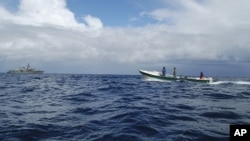 Local fishermen help the Chilean Navy in the search and recovery of the victims of a plane crash in the waters of the Juan Fernandez islands, September 3, 2011