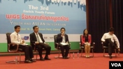 "Youth and ASEAN Integration" forum which was organized in Phnom Penh on Sunday 16th November 2014. (Photo by Say Mony). 