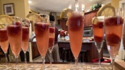 ເຄື່ອງດື່ມ Raspberry Bellini.