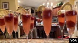 ເຄື່ອງດື່ມ Raspberry Bellini.